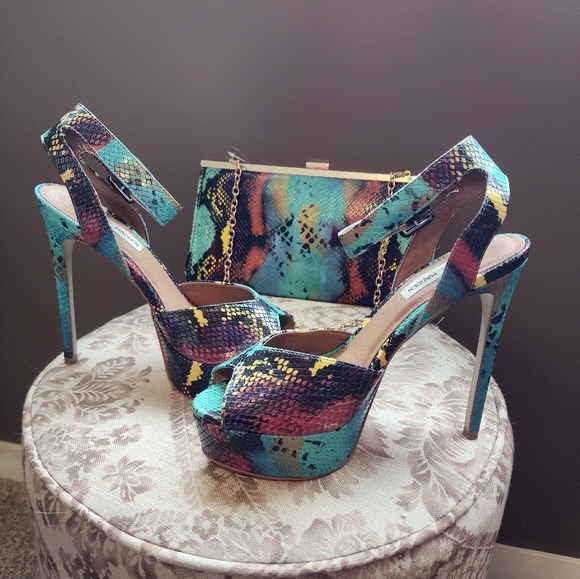 (SOLD) Steve Madden Heels and Matching Clutch Sz 8.5 - Picture 5 of 8